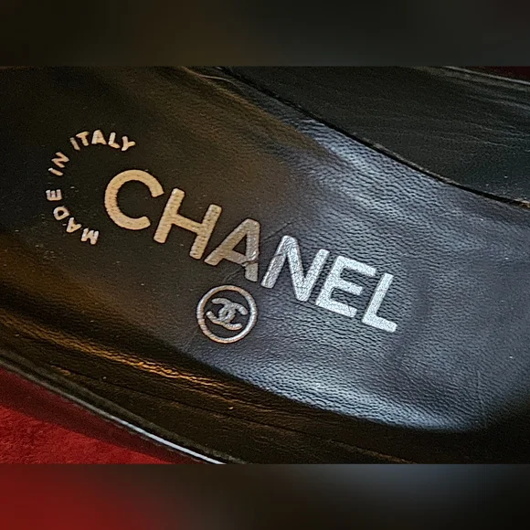 CHANEL Plated Chrome Logo Black Patent Leather Heels Sz38 (8) - Picture 11 of 15